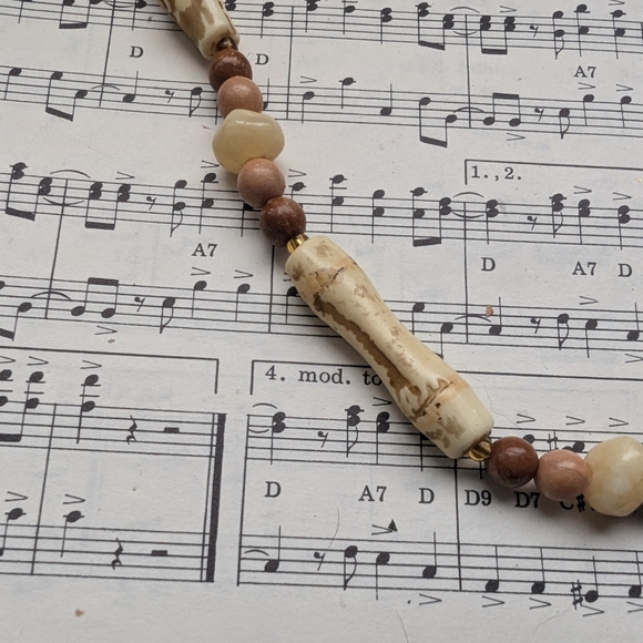 Elegant Beaded Necklace in Cream and Brown - Picture 5 of 7